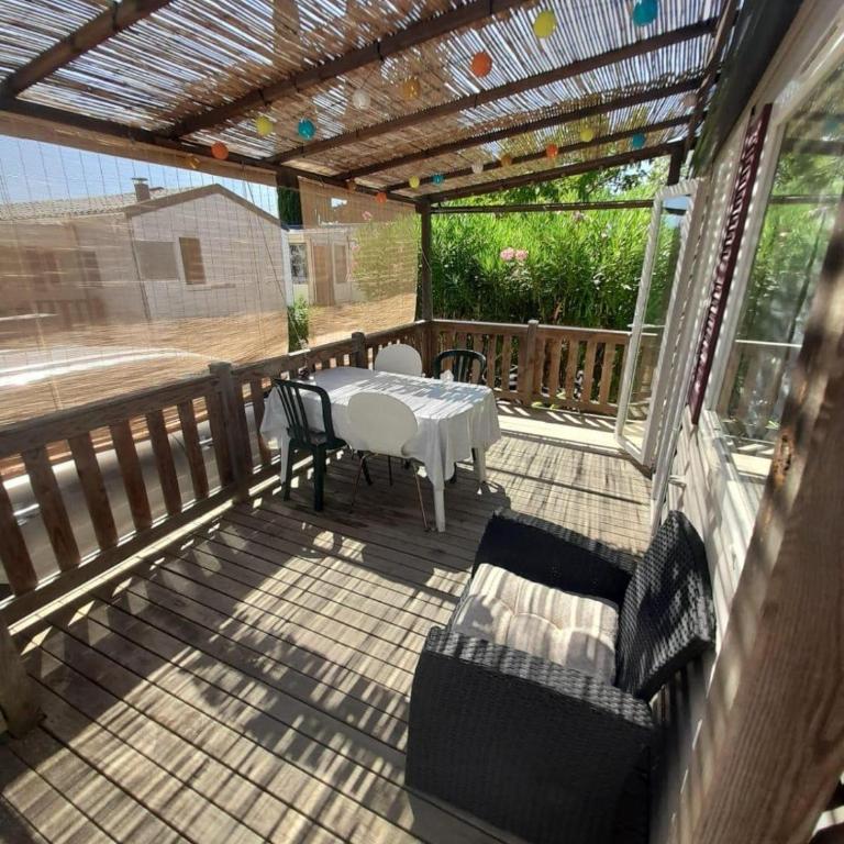 Spacious chalet with furnished terrace - Chalet - 14