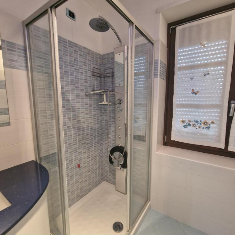 Parravicini Family Suite 3 Bedrooms - By the River & 5 min to Bernina Station - Ferienhaus mit 3 Schlafzimmern - 32