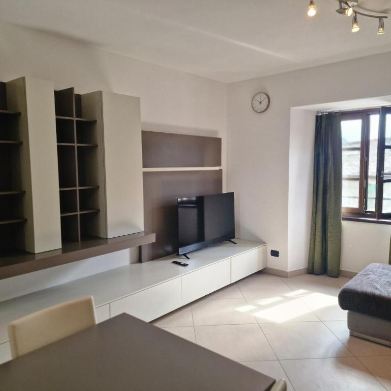 Parravicini Family Suite 3 Bedrooms - By the River & 5 min to Bernina Station - Ferienhaus mit 3 Schlafzimmern - 16