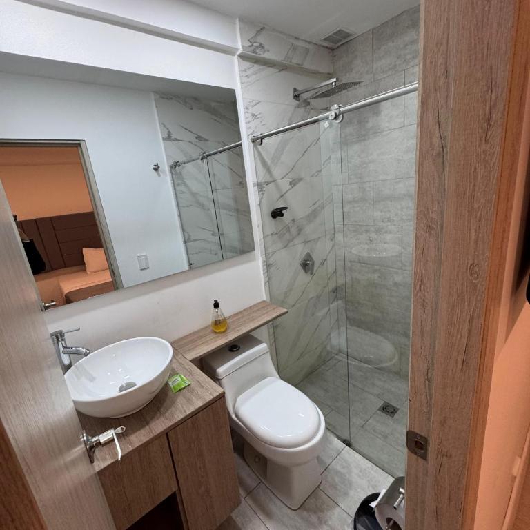Hotel Downtown WD-conexión Corferias, Embajada EEUU y G12 - Habitación Individual Estándar - 3