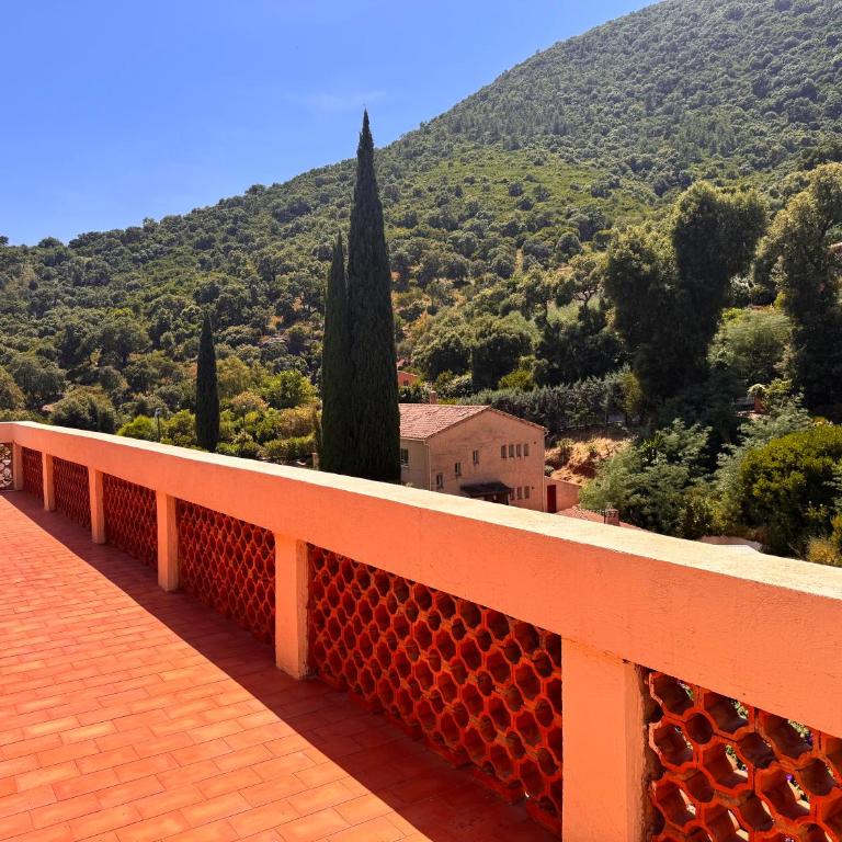 Grand T4 climatisé avec terrasse et Parking à Cavalaire-sur-Mer - Three-Bedroom Apartment - 2