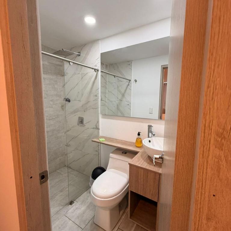 Hotel Downtown WD-conexión Corferias, Embajada EEUU y G12 - Habitación Triple Confort - 6