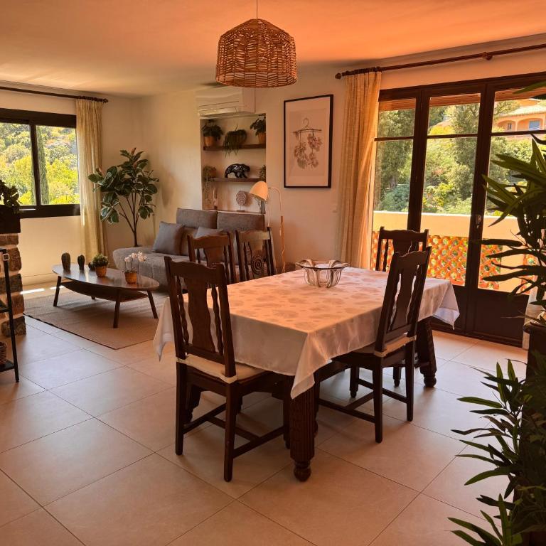 Grand T4 climatisé avec terrasse et Parking à Cavalaire-sur-Mer - Three-Bedroom Apartment - 11