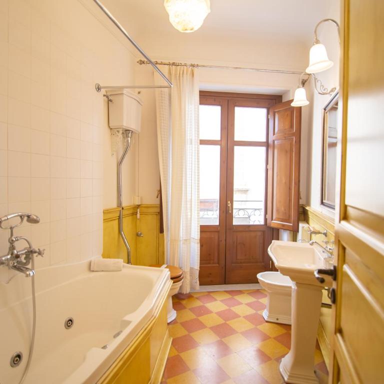 Atenea Luxury Suites - Atenea Collection - Camera Matrimoniale Deluxe con Balcone - 17