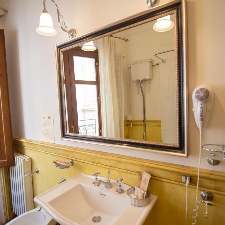 Atenea Luxury Suites - Atenea Collection - Camera Matrimoniale Deluxe con Balcone - 12