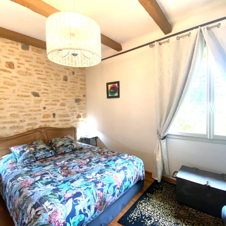 Domaine Ô Clair de Lune - Chambres d'Hôtes et Gîtes à Sarlat - Accès Cité Médiévale 5 minutes à pied - Parking - SPA & Massages en option - Piscine de saison - Chambre Double Confort avec Salle de Bains Privative - 3