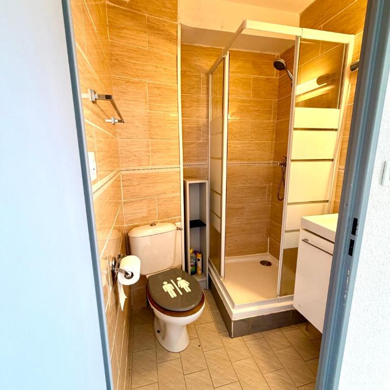 Studio avec balcon 100m de la mer et du port - Apartment mit 1 Schlafzimmer - 10