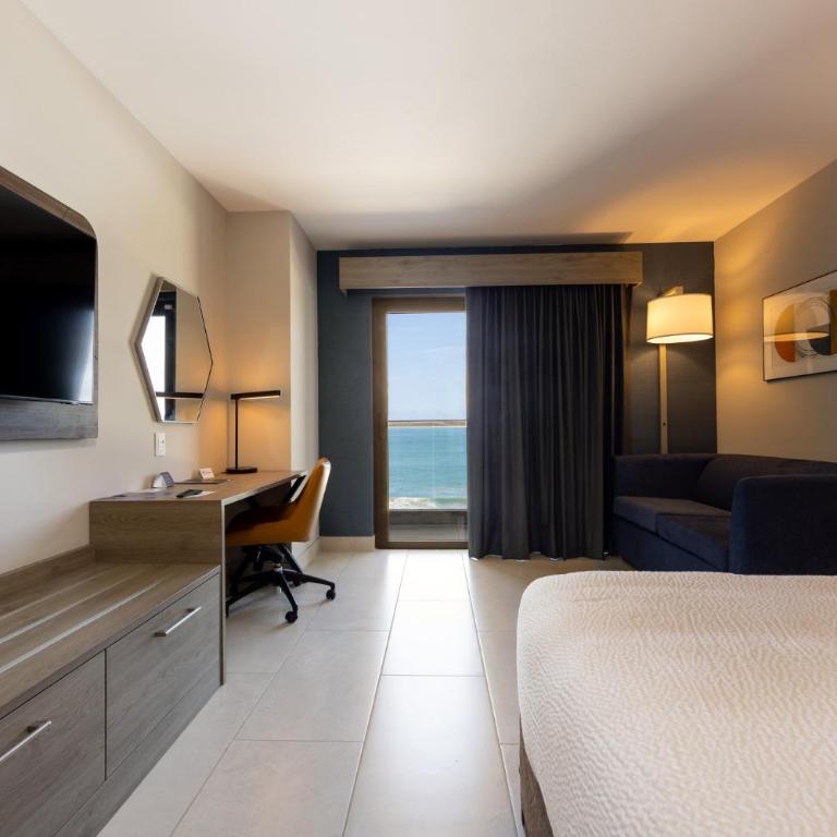Holiday Inn Express & Suites Mazatlan by IHG - Suite con cama grande, balcón y vistas al mar - 2 camas grandes - 1