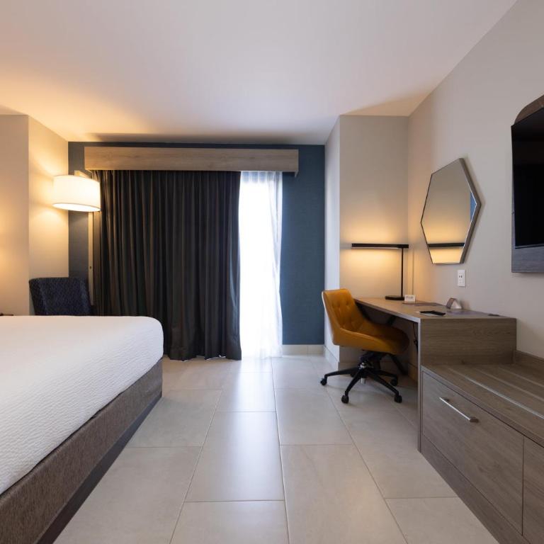 Holiday Inn Express & Suites Mazatlan by IHG - Habitación Estándar con cama extragrande y vistas al océano desde el balcón - 3