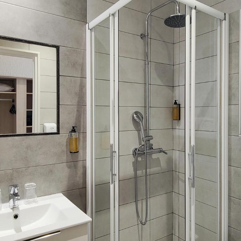 Hôtel Helvétique - Chambre Double Classique - 9