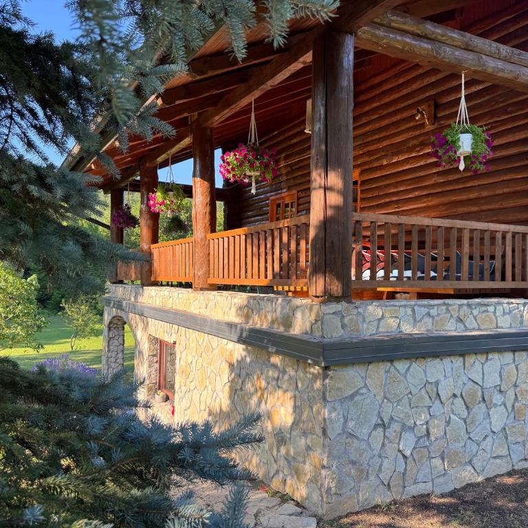 Pine River Dobrenica - Three-Bedroom Chalet - 16