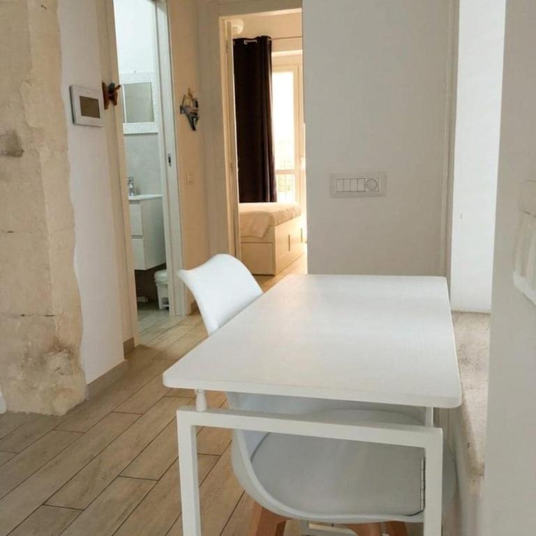 Marina District Apartment - One-Bedroom Apartment - 2