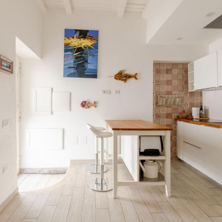 Marina District Apartment - One-Bedroom Apartment - 9