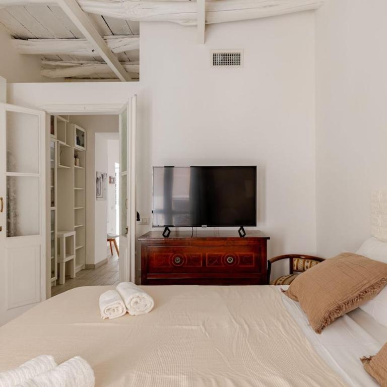 Marina District Apartment - One-Bedroom Apartment - 10