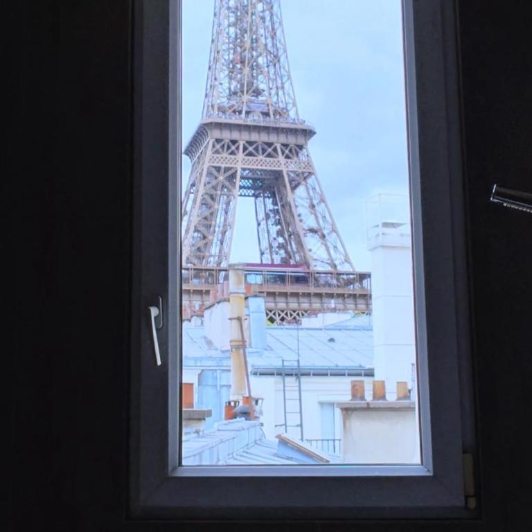 Élégant Appartement Familial avec Vue Tour Eiffel depuis la Salle de Bain - Appartement 1 Chambre - 12