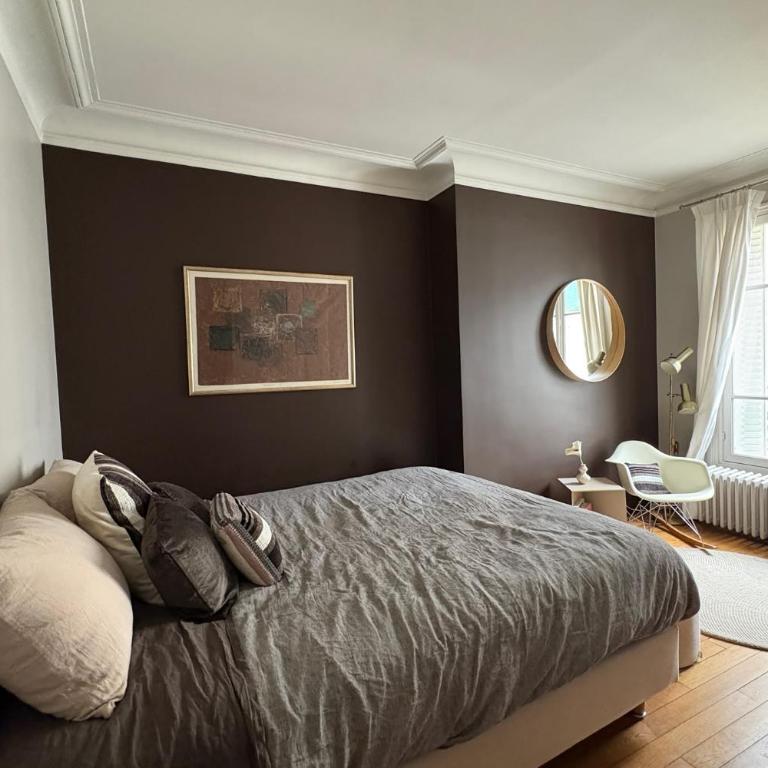 Élégant Appartement Familial avec Vue Tour Eiffel depuis la Salle de Bain - Appartement 1 Chambre - 13