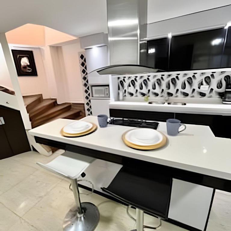 Suntuoso y Amplio - Estrato 5 - Two-Bedroom Deluxe Apartment with Balcony - 1