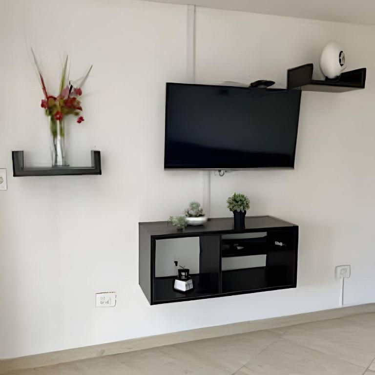 Suntuoso y Amplio - Estrato 5 - Two-Bedroom Deluxe Apartment with Balcony - 2