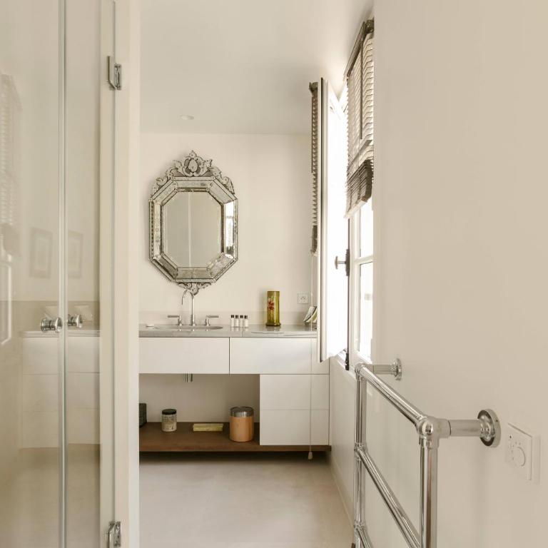 Rue Barbet de Jouy - Appartement - 18