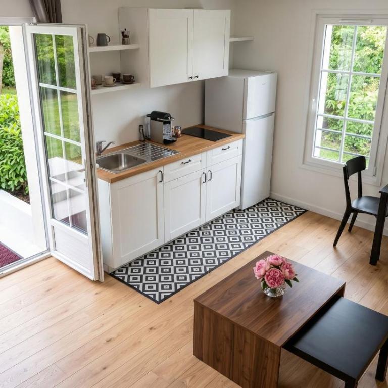 Charming Parisian Apartment with Garden View - Appartement - 23