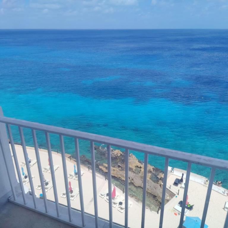 Coral Princess Hotel & Dive Resort - Deluxe Zimmer mit Kingsize-Bett am Meer - 30