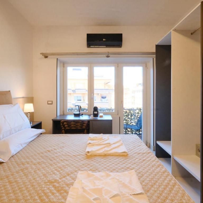 Luxury Vatican Suites - Camera Matrimoniale con Balcone - 8