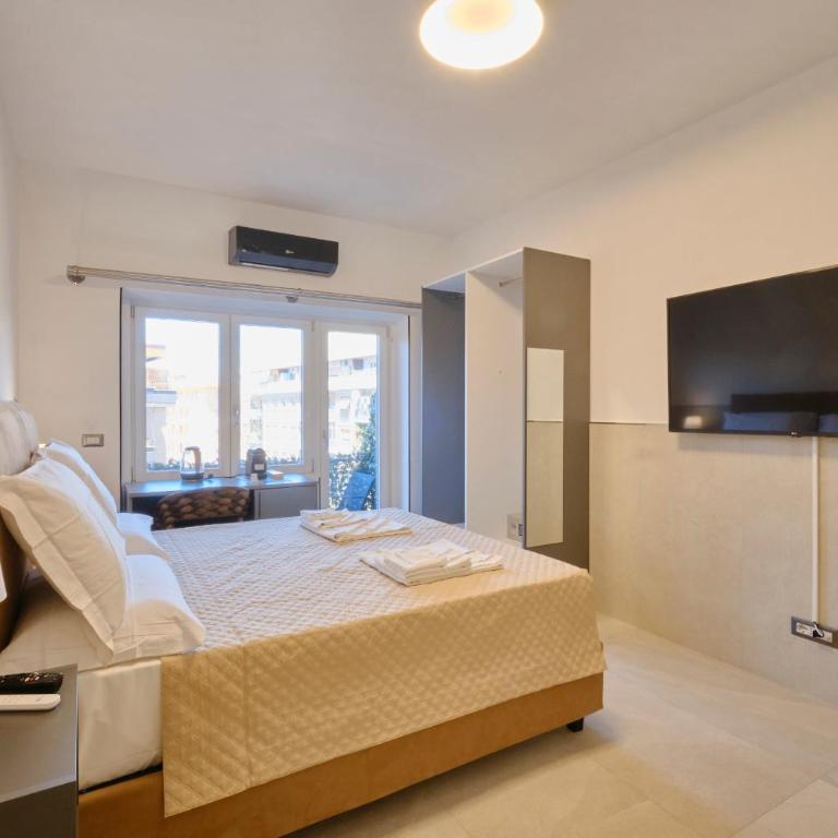 Luxury Vatican Suites - Camera Matrimoniale con Balcone - 10