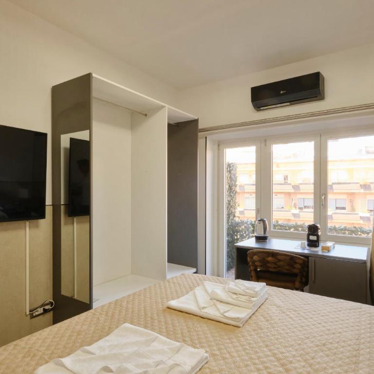 Luxury Vatican Suites - Camera Matrimoniale con Balcone - 14