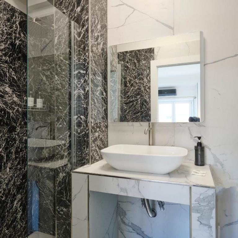 Luxury Vatican Suites - Camera Matrimoniale con Balcone - 15