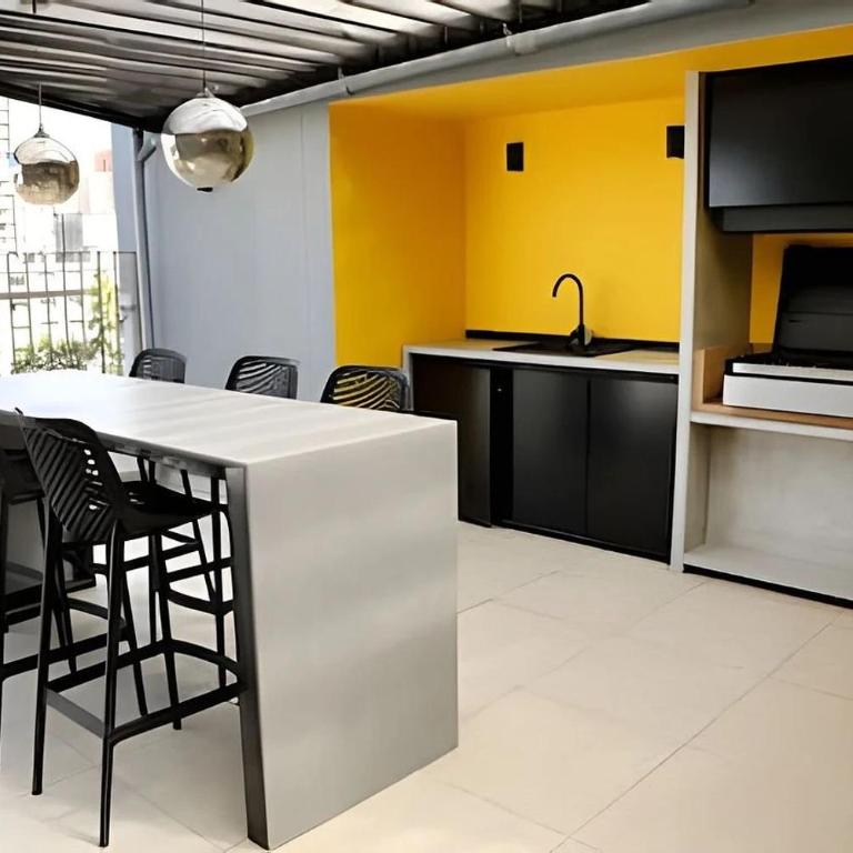 Condor Suites Executive Santiago Centro offers a terrace, barbecue, and Wi-Fi - Apartment with Balcony - 9