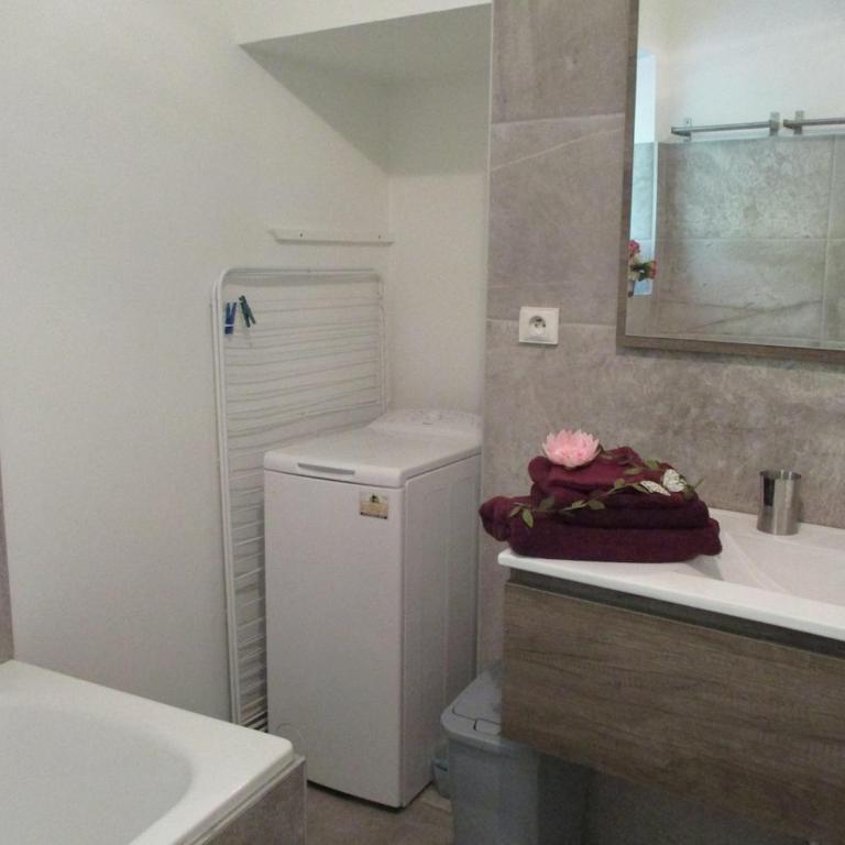 Joli appartement F3 dans l'annexe du Chateau - Appartement 2 Chambres - 8