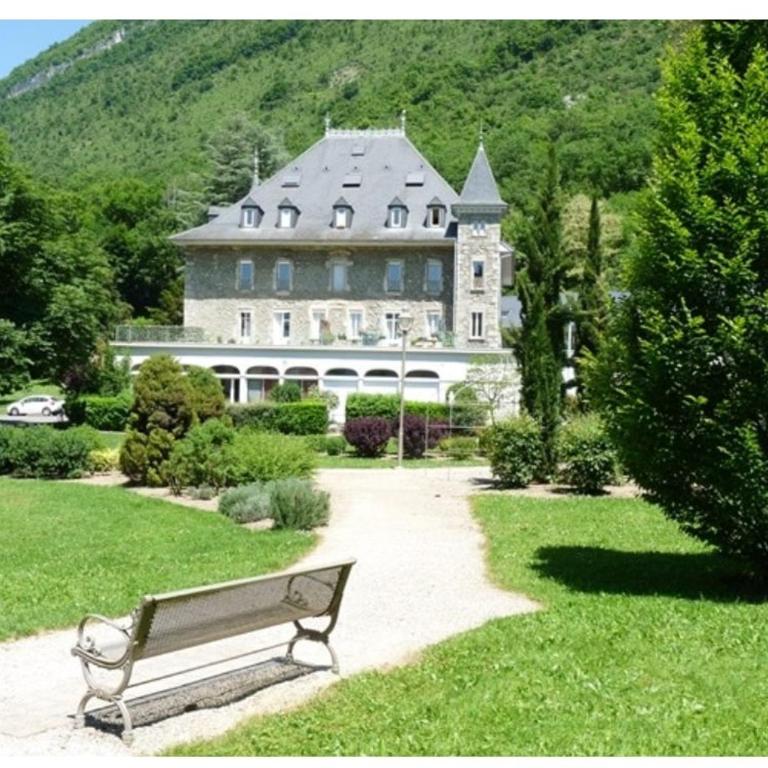 Joli appartement F3 dans l'annexe du Chateau - Appartement 2 Chambres - 12