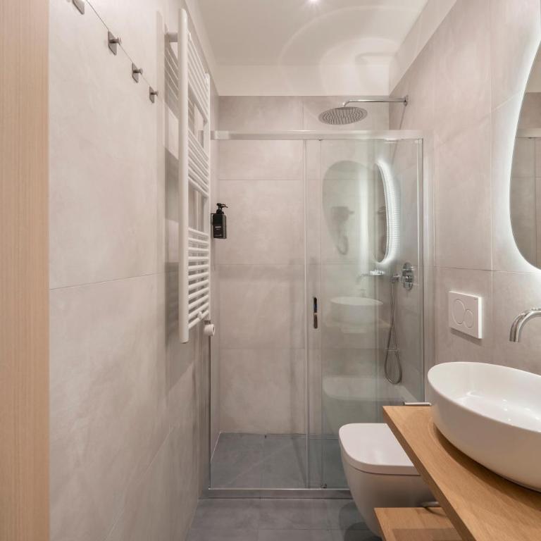 Giusi Rooms - Piazza Vittorio Guesthouse - Habitación Triple Confort con ducha - 6
