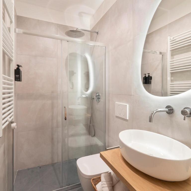 Giusi Rooms - Piazza Vittorio Guesthouse - Habitación Triple Confort con ducha - 5