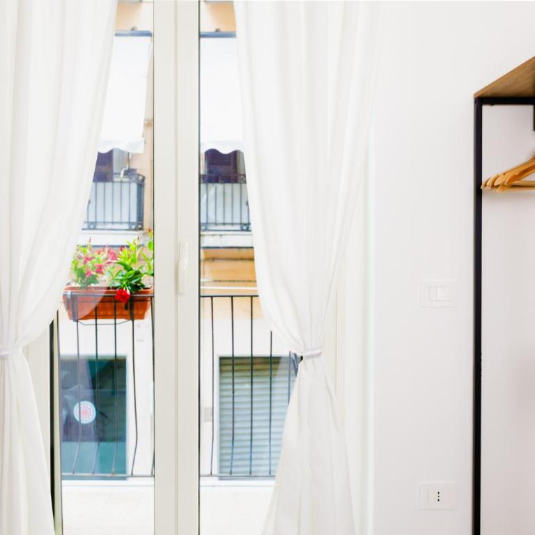 Oi Né Napoli - Double Room with Balcony - 13