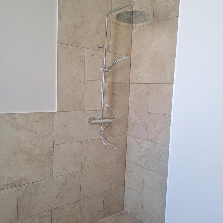 Chez Reine - Maison neuve avec place de parking privée - Casa con 2 Camere da Letto - 9