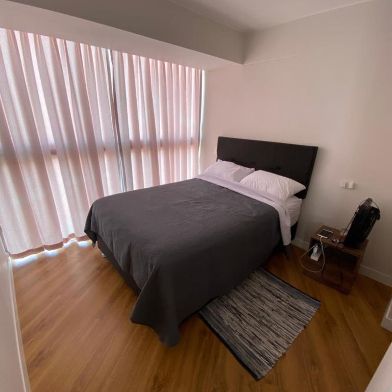 Vista piso 24 - Three-Bedroom Apartment - 2