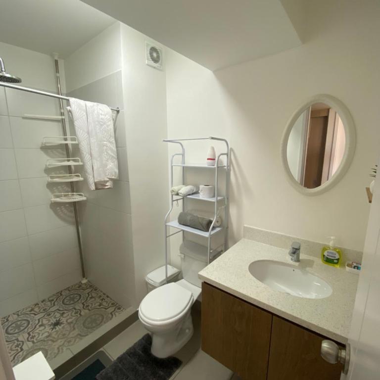 Vista piso 24 - Three-Bedroom Apartment - 4