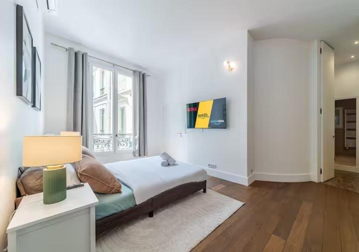 Elegant 3-Bedroom Duplex Champs-Élysées - Air Conditioning - Appartement - 9