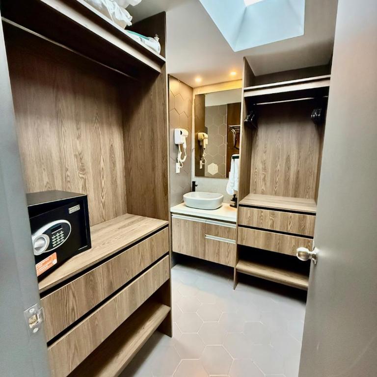 Moderno Apt, El Poblado cerca Provenza, AC, Vista, Wifi - One-Bedroom Apartment - 14