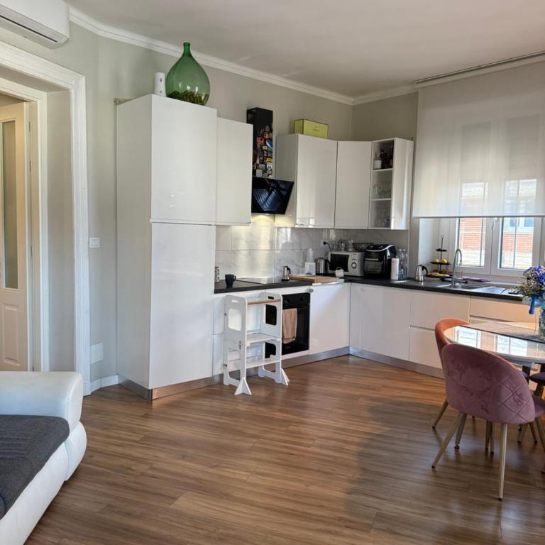 5 min from the center, Elevator , 4 guests, Airport - Grande Chambre Double - 5