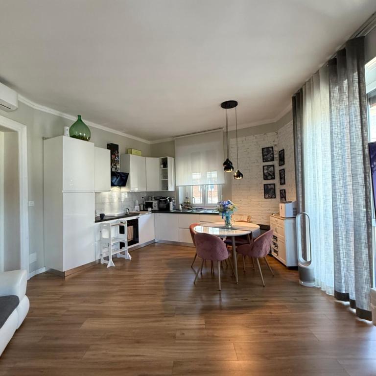 5 min from the center, Elevator , 4 guests, Airport - Grande Chambre Double - 7