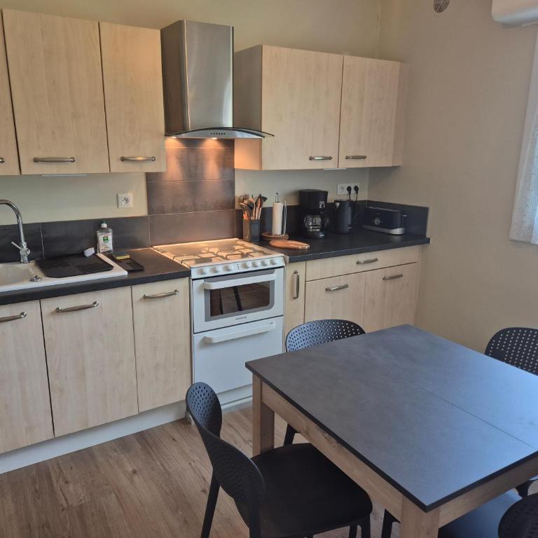 T2 53 m2 Amatxi - au calme - parking privé - proche thermes et centre ville - One-Bedroom Apartment - 6