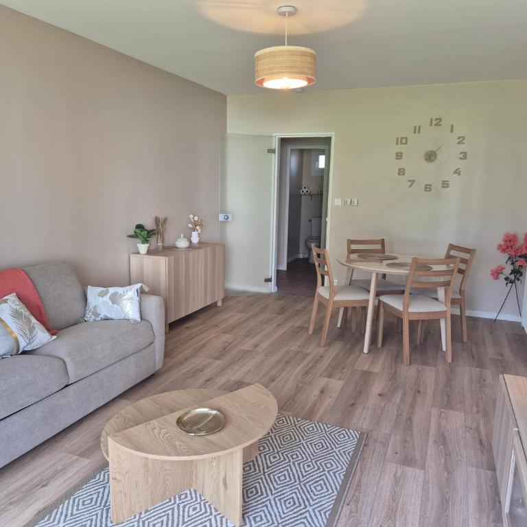 T2 53 m2 Amatxi - au calme - parking privé - proche thermes et centre ville - One-Bedroom Apartment - 2