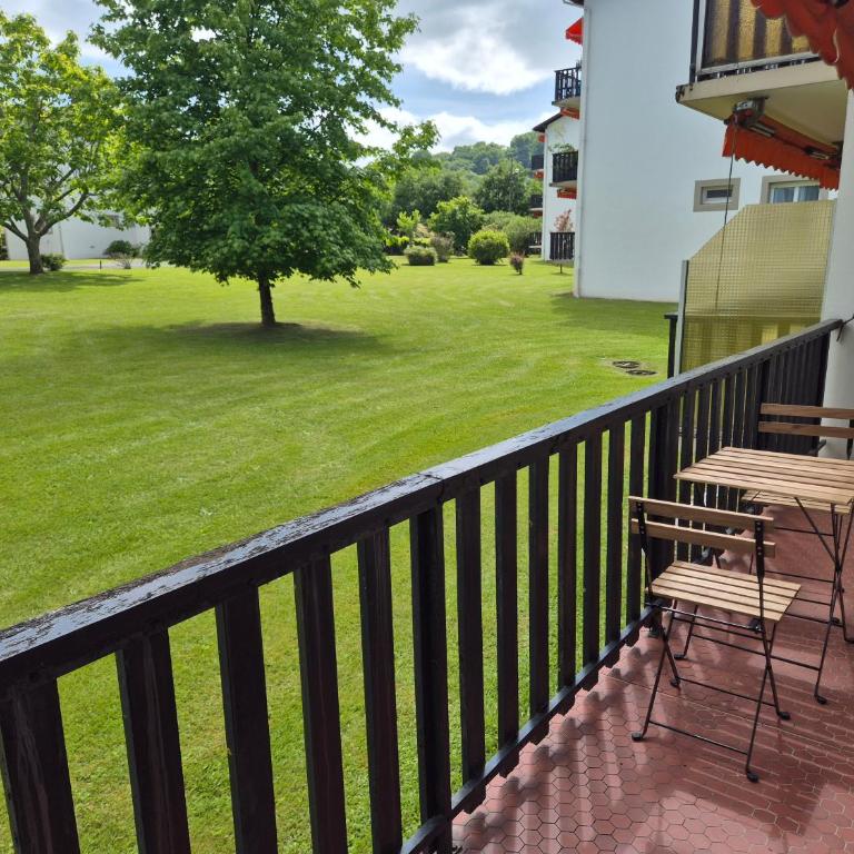 T2 53 m2 Amatxi - au calme - parking privé - proche thermes et centre ville - One-Bedroom Apartment - 14