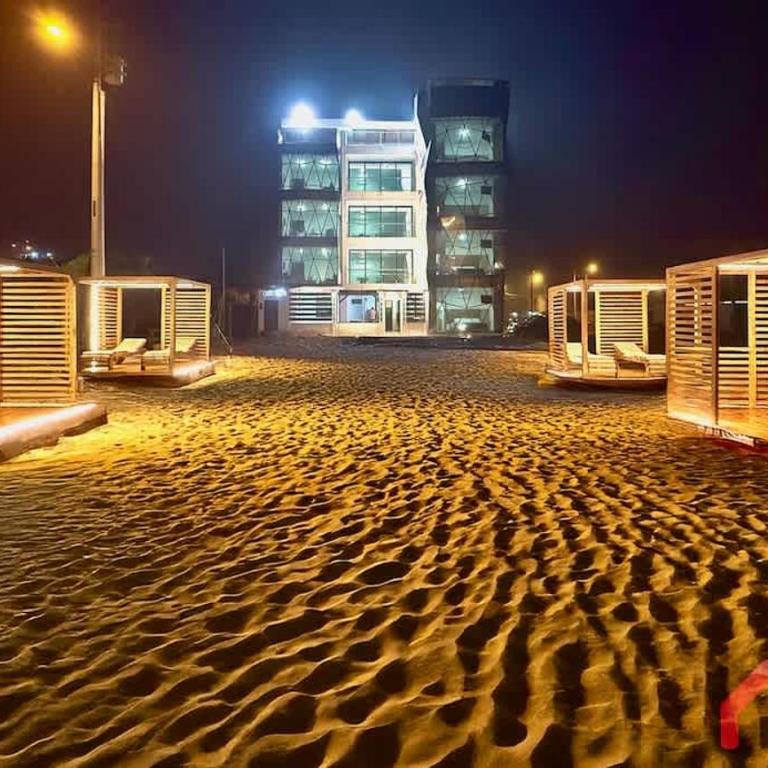 Beachfront pool whirlpool & firepit - Apartment - 10