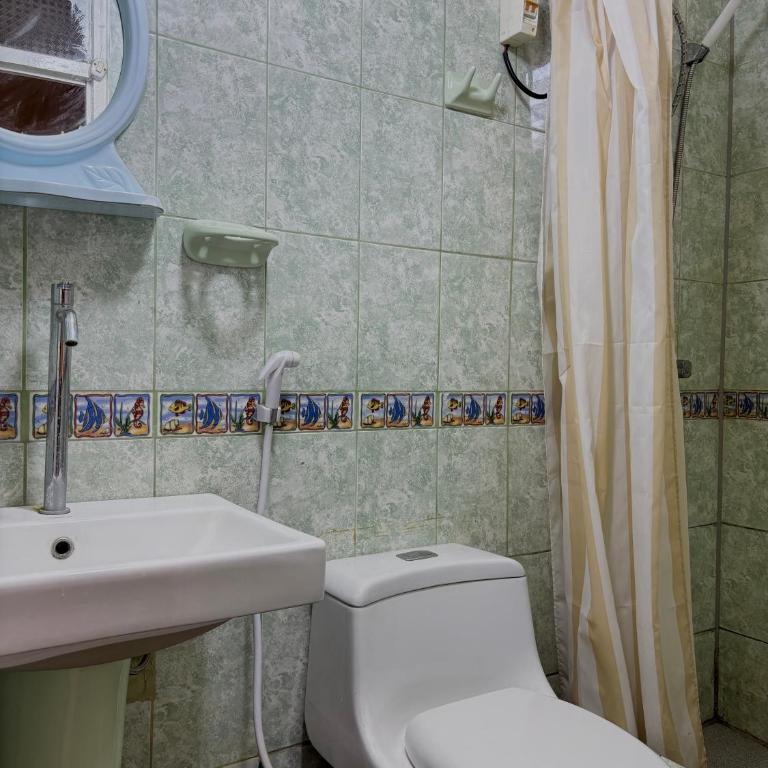 El Duke Kahanamoku surf hostel - Standard Double or Twin Room with Balcony - 3