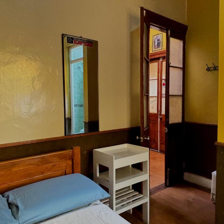 El Duke Kahanamoku surf hostel - Standard Double or Twin Room with Balcony - 5