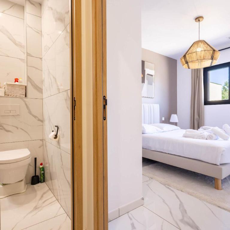 Maison Marly avec piscine privee a Serignan - Apartment - 35