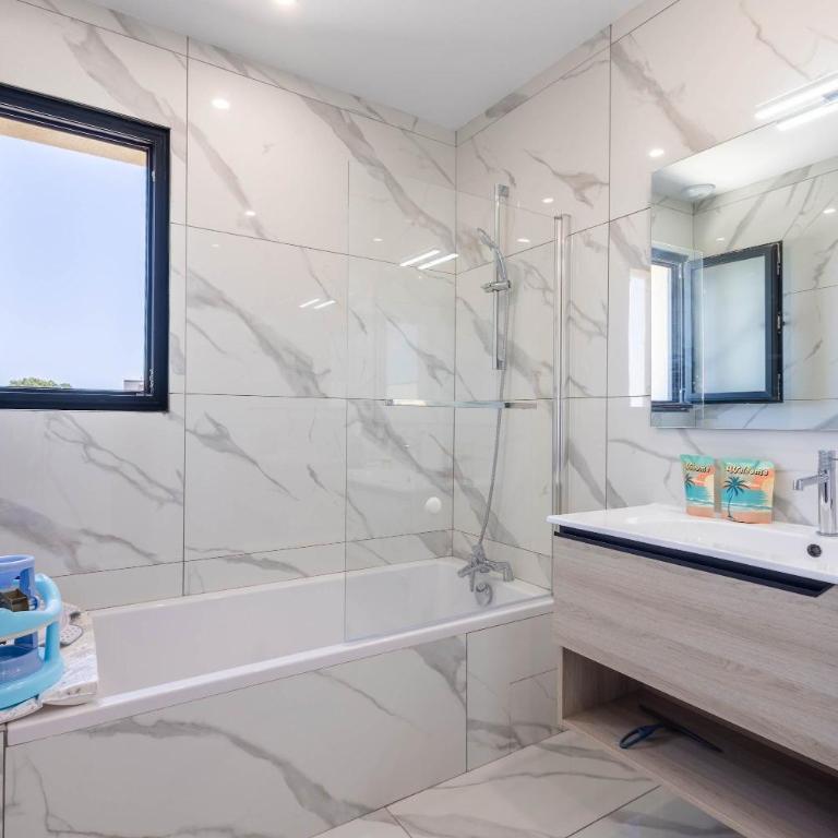 Maison Marly avec piscine privee a Serignan - Apartment - 53